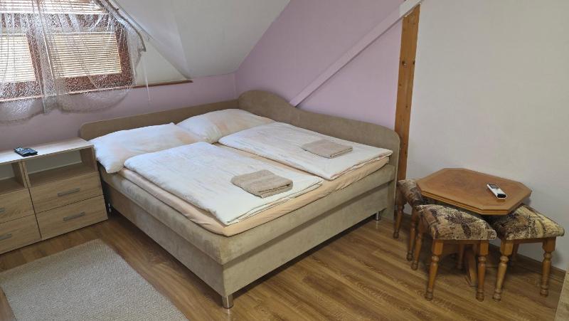 Classic Quadruple Room image 1