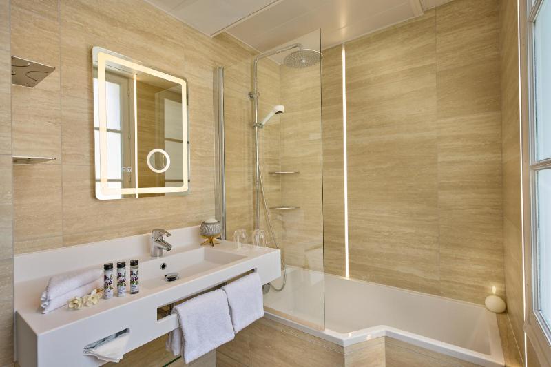 Traditional Double Room image 4