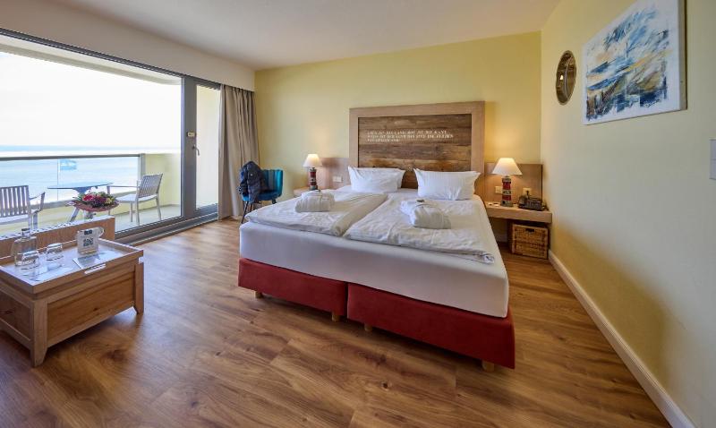 Superior Double Room with Balcony and Sea View image 4
