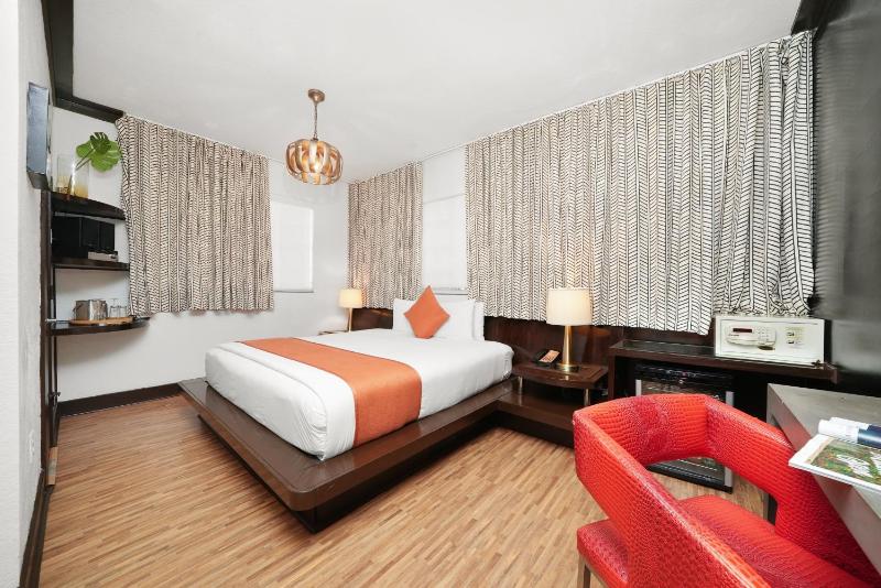 Accessible Standard Queen Room image 4