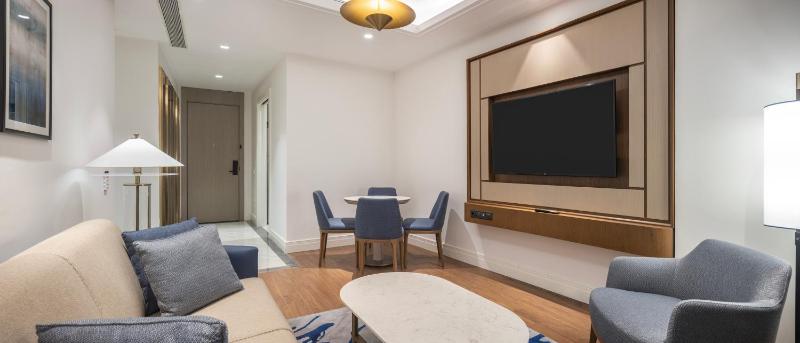 Two Double Beds Deluxe Room with Terrace image 3