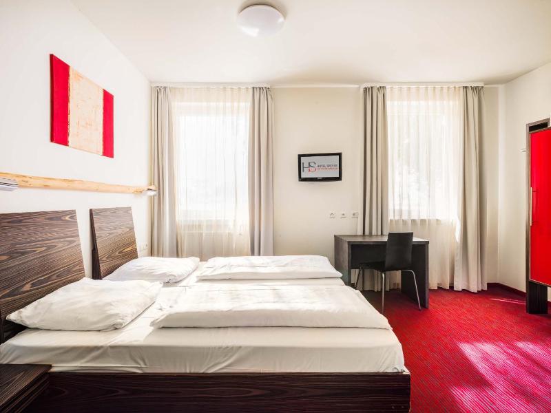 Economy Twin Room image 1