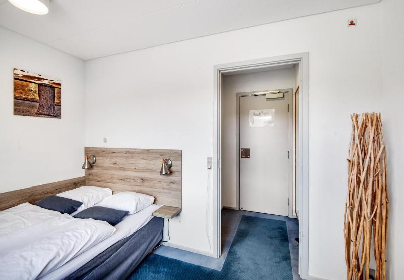 Small Double Room (140 cm bed) image 1