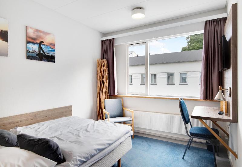 Small Double Room (140 cm bed) image 3