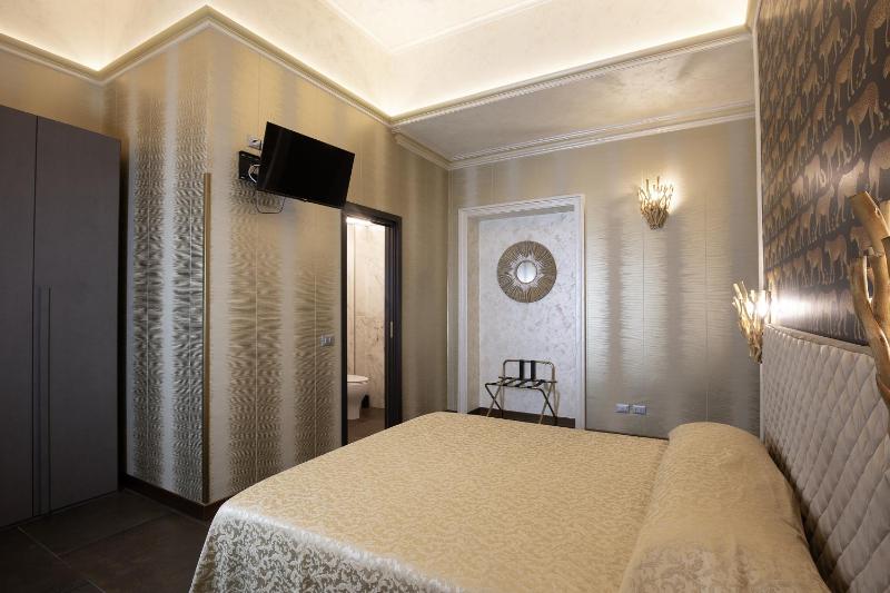 Superior Triple Room image 3