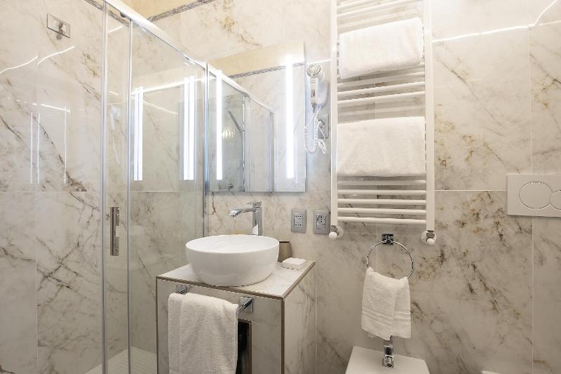 Superior Triple Room image 2