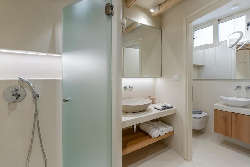 Deluxe Semi-Basement Apartment image 2