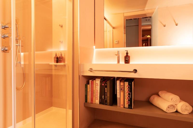 Deluxe Double Room image 3