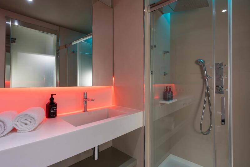Superior Double or Twin Room with Terrace image 4