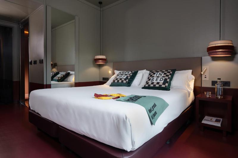 Superior Double or Twin Room with Terrace image 1