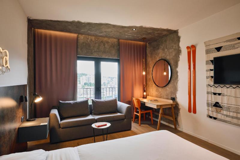 Superior Room with  Double Bed and Sofa image 1