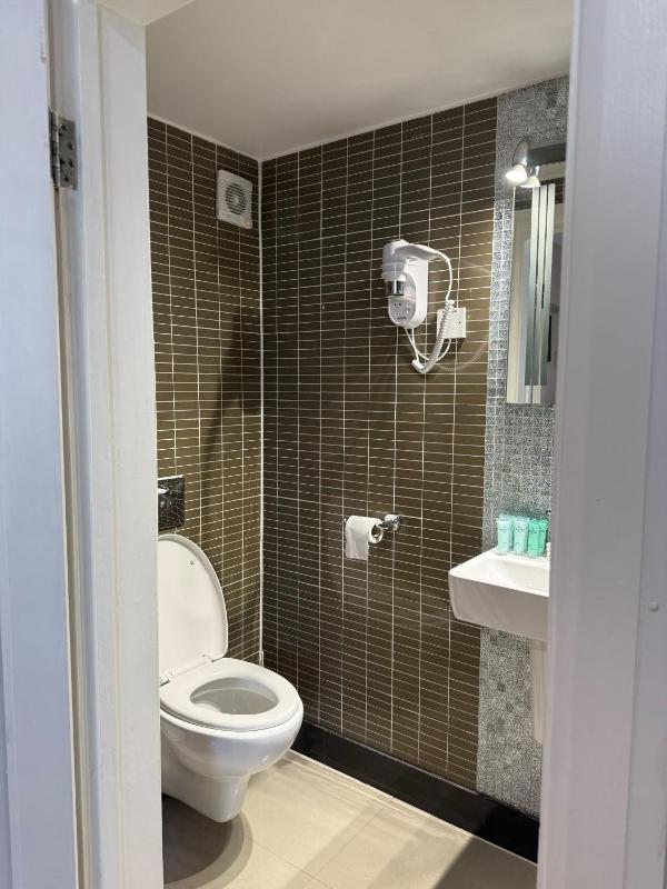 Standard Studio (3 Adults) image 3