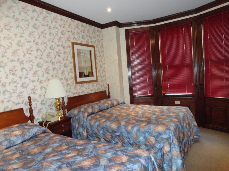 Double Room with Two Double Beds and Private Bathroom image 2