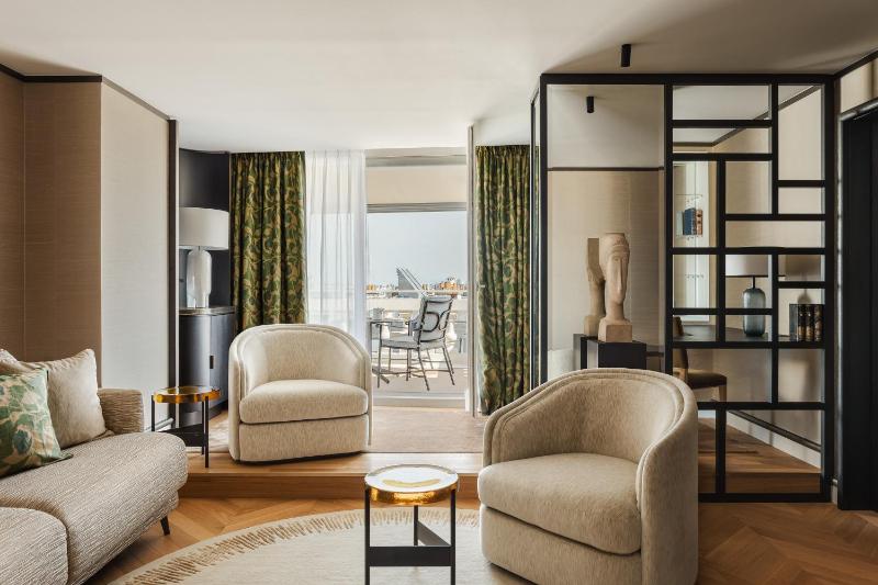 Eiffel Suite image 4