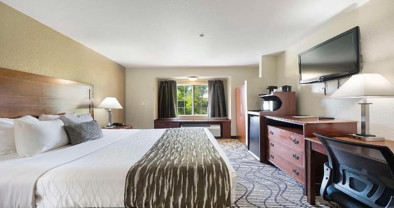 Queen Room - Disability Access image 3