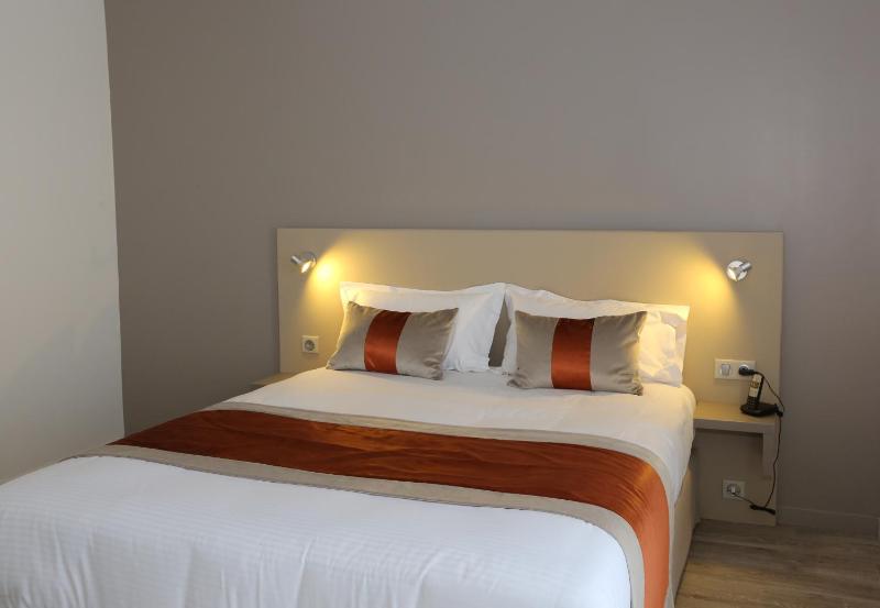 One-Bedroom Apartment image 1