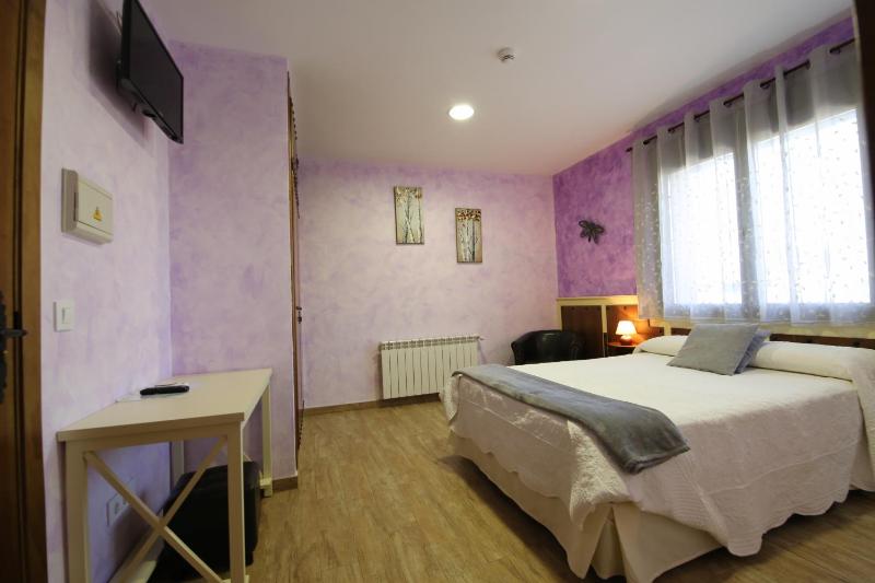 Double Room with Pool View image 1