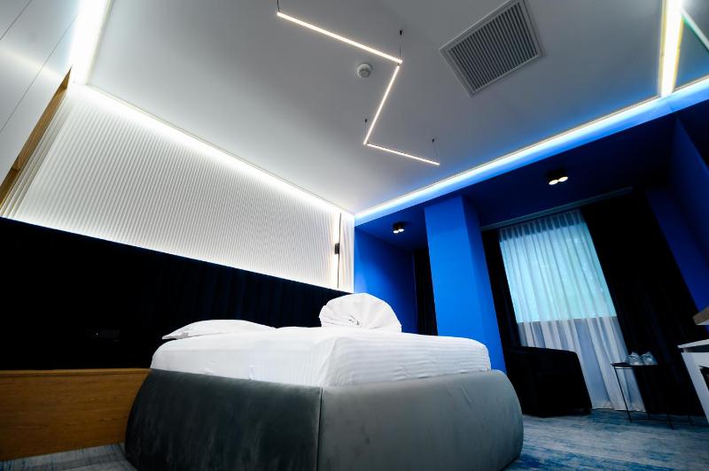 Deluxe Double Room image 1