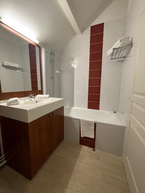 One-Bedroom Apartment (7 Adults) image 3