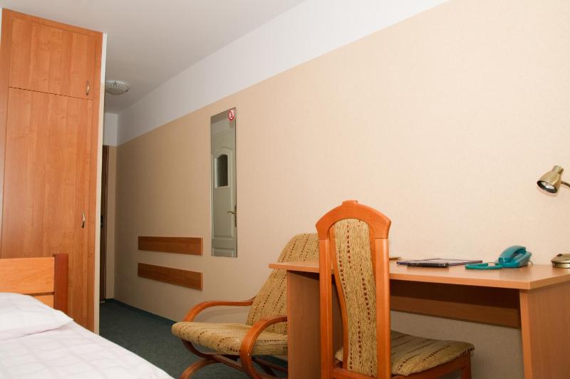 Single Room with Bathroom image 2
