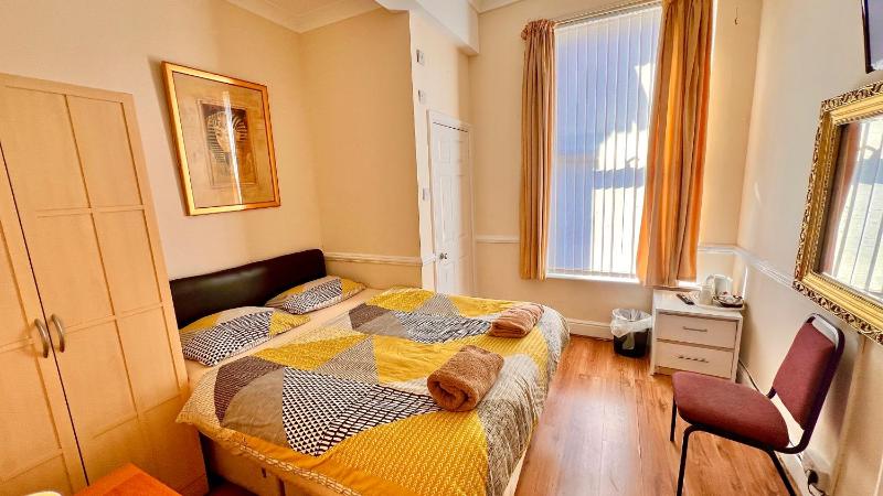 Double Room with Private Bathroom image 2