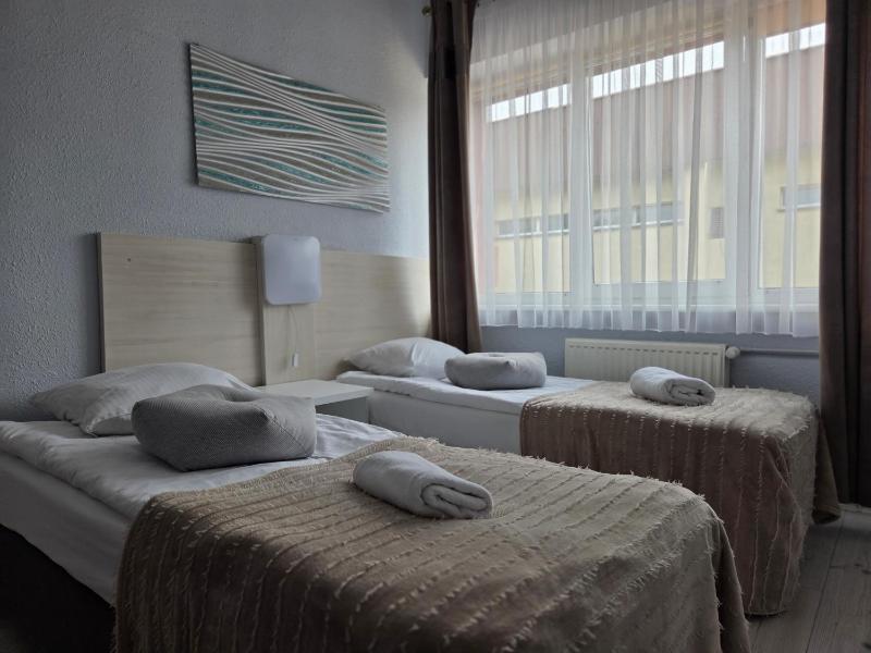 Double Room image 3
