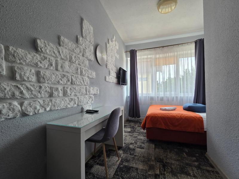 Single Room image 4