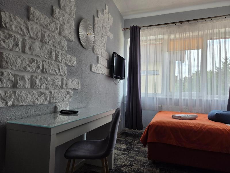 Single Room image 3