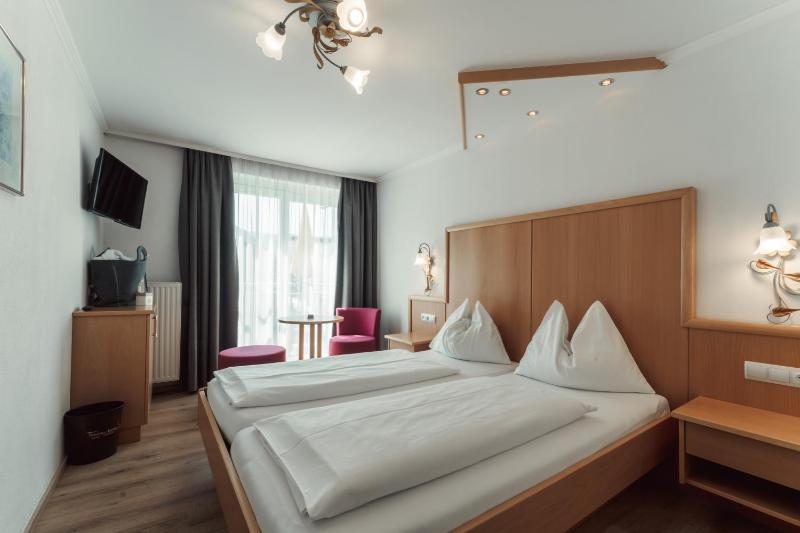 Double Room with Balcony image 1