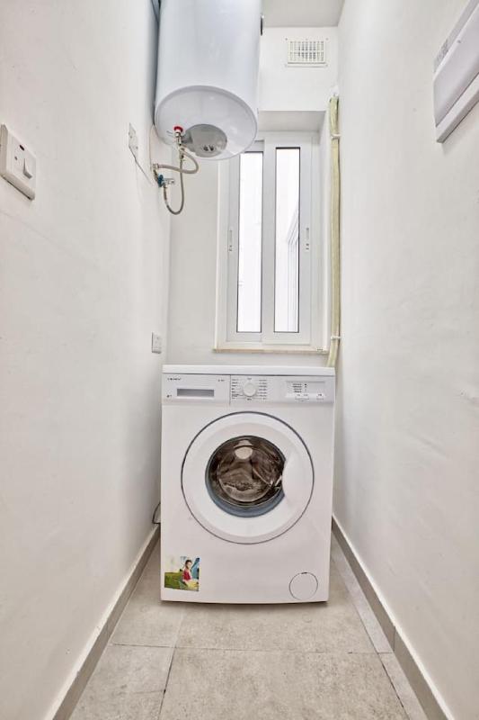 Mercury Penthouse Suite - Sliema Centre - By Haven & Keys Malta - image 4