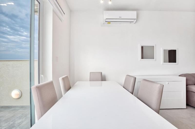 Mercury Penthouse Suite - Sliema Centre - By Haven & Keys Malta - image 11
