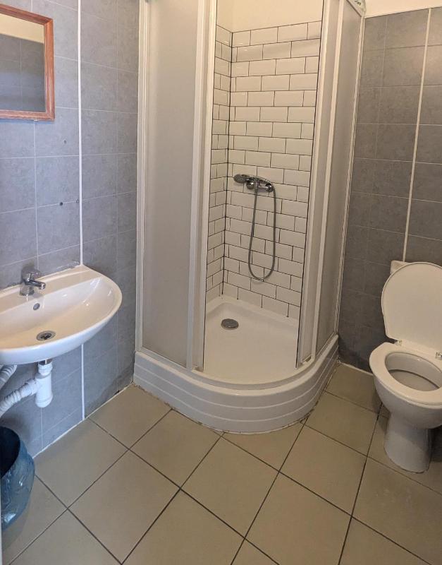 Triple Room with Shared Bathroom image 4