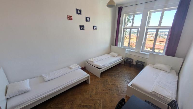 Triple Room with Shared Bathroom image 3