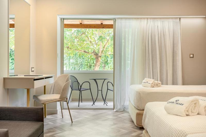 Standard Triple Room image 2