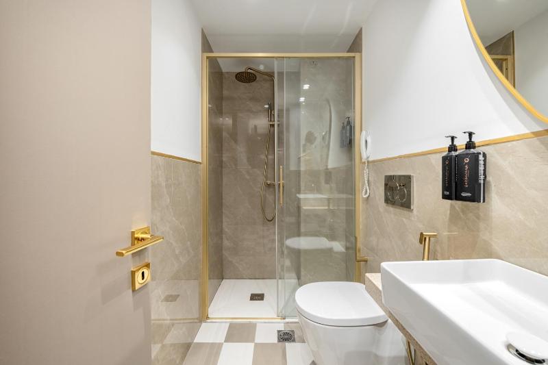 Standard Triple Room image 3