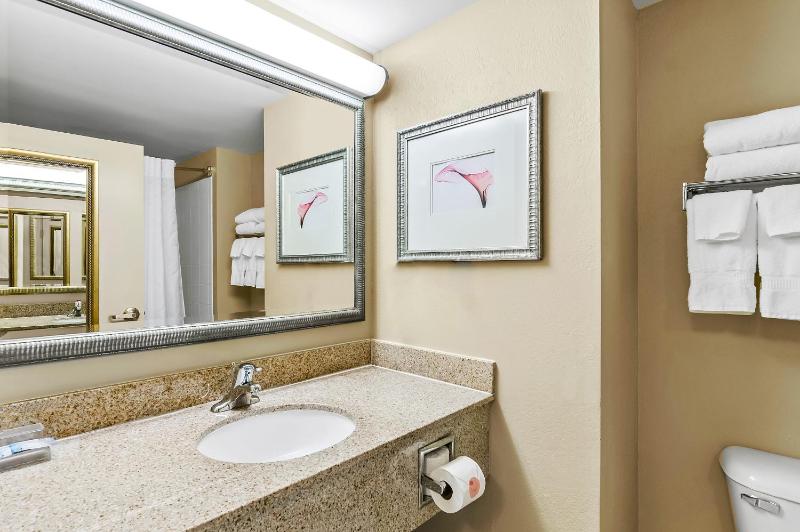 King Room - Non-Smoking image 2