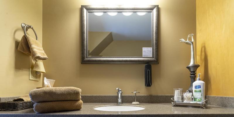 King Room with Mountain View image 3
