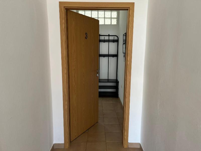 One-Bedroom Apartment image 3