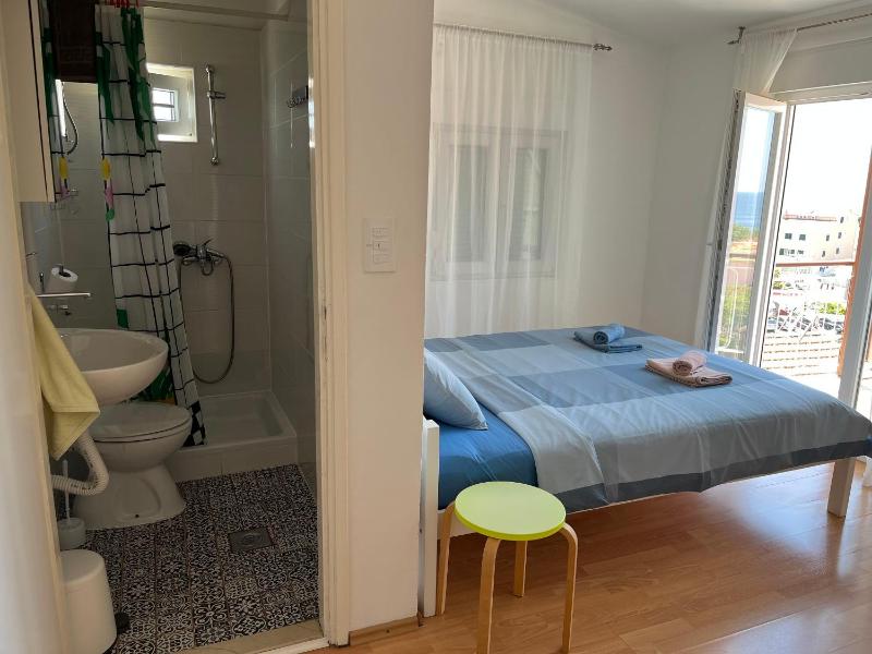 One-Bedroom Apartment image 4