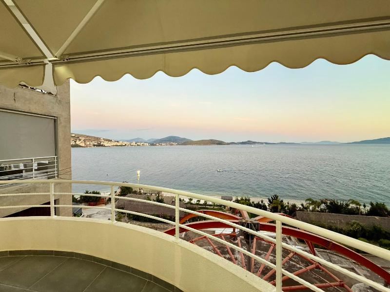 Apartment with Sea View image 3