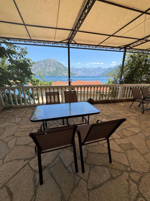 One Bedroom Apartment with Sea View image 1