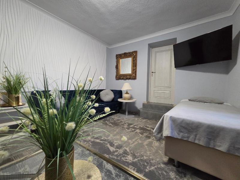 Deluxe Double Room image 3