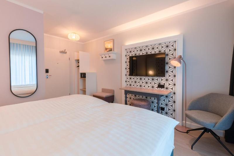 Standard Queen Room image 2