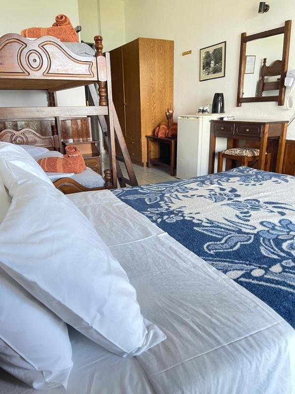Quadruple Room with Sea View image 1