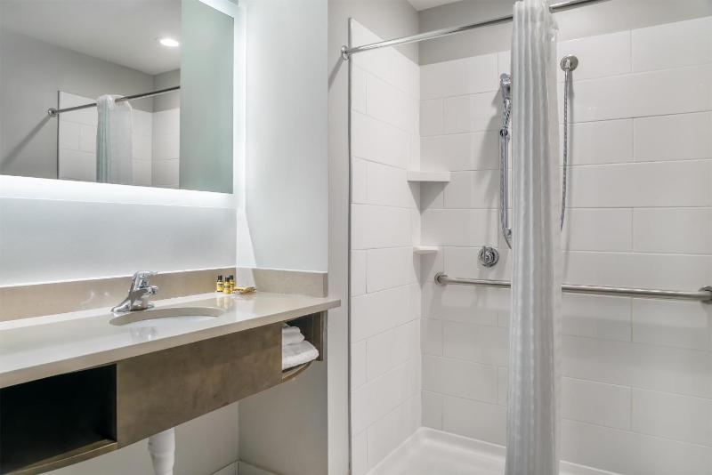 Queen Room with Two Queen Beds and Mobility Accessible Roll-In Shower image 2