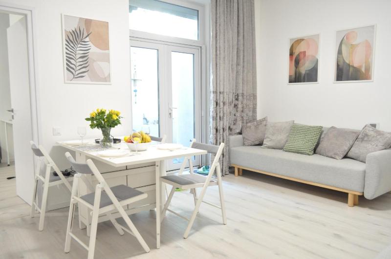 Urban Oasis with Private Terrace - image 10