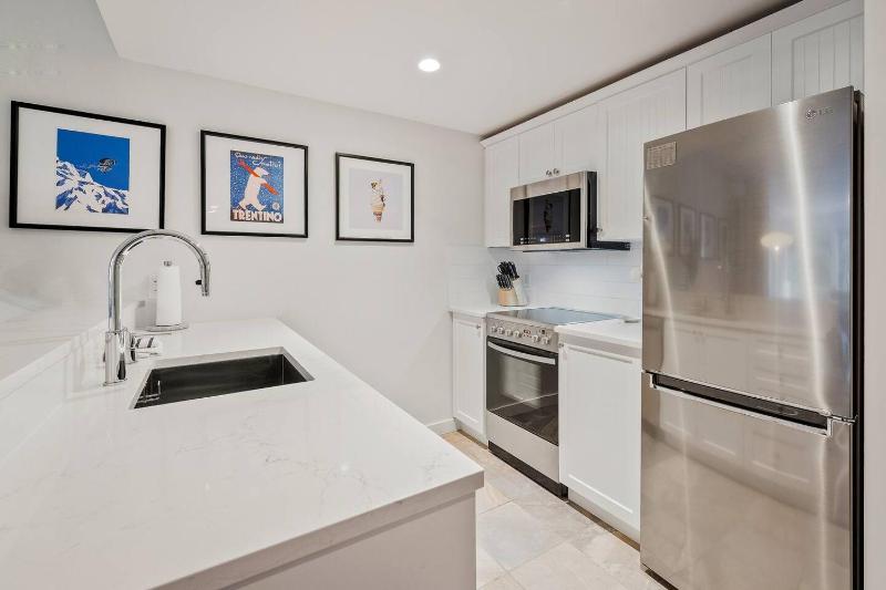 1BR plus King Murphy Bed in Tyndall Stone Lodge Village Location Pool and Hot Tub Fireplace - image 18