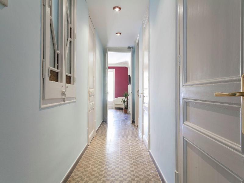 Rambla Paris Apartment - image 16