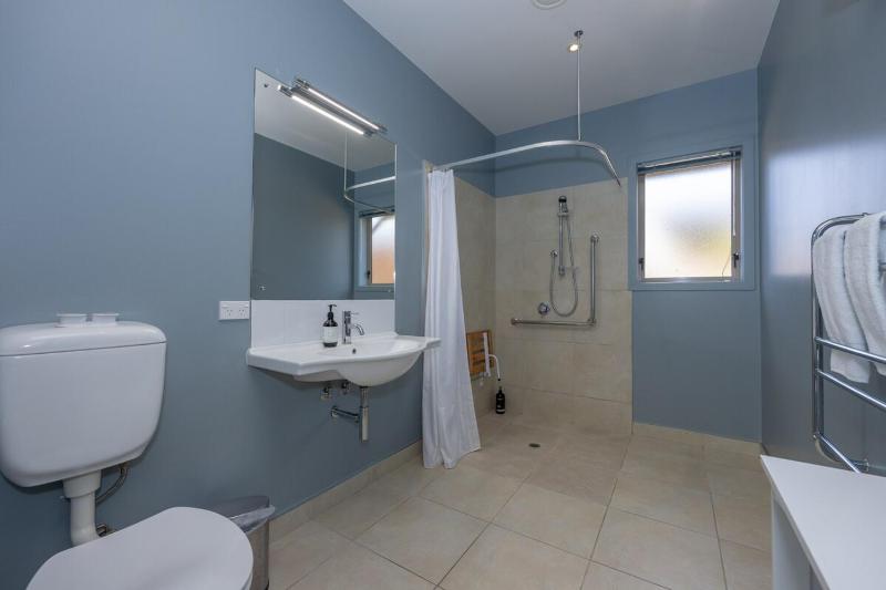 Meadowstone Villa | Cosy with Gas Fireplace & BBQ - image 24