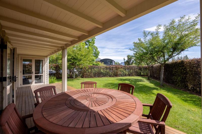 Meadowstone Villa | Cosy with Gas Fireplace & BBQ - image 32